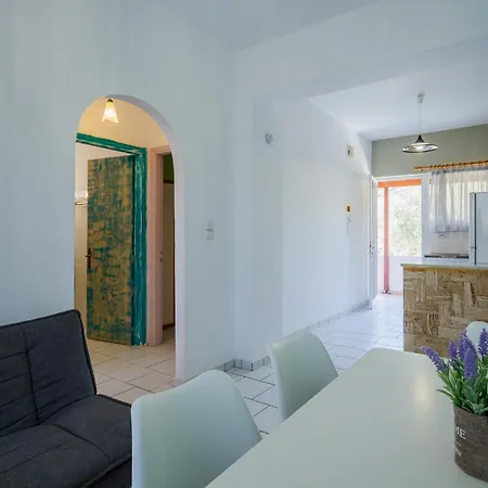 Hotel apartamentowy Kyprianos Keri