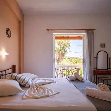 Hotel apartamentowy Kyprianos Keri