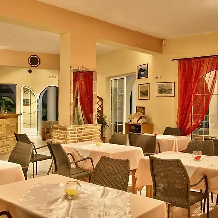 Hotel apartamentowy Kyprianos Keri